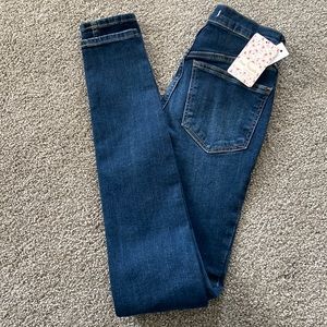 NWT FREE PEOPLE JEANS  size 24 dark denim- skinny
